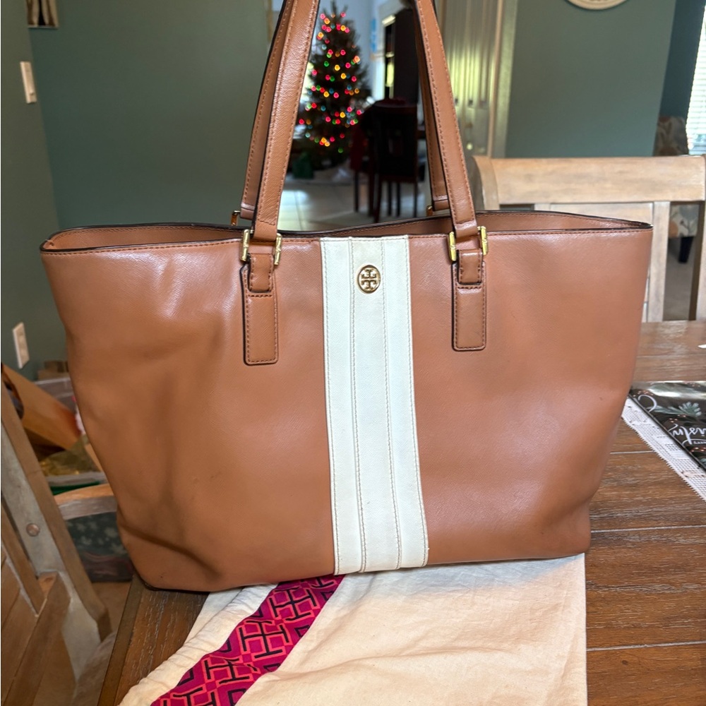 Tory Burch Robinson Striped EW Tote: Tan and Cream